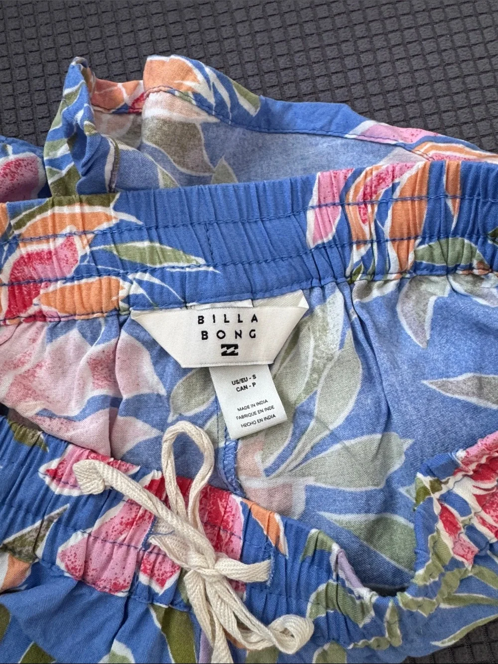 Billabong Pipe Line shorts